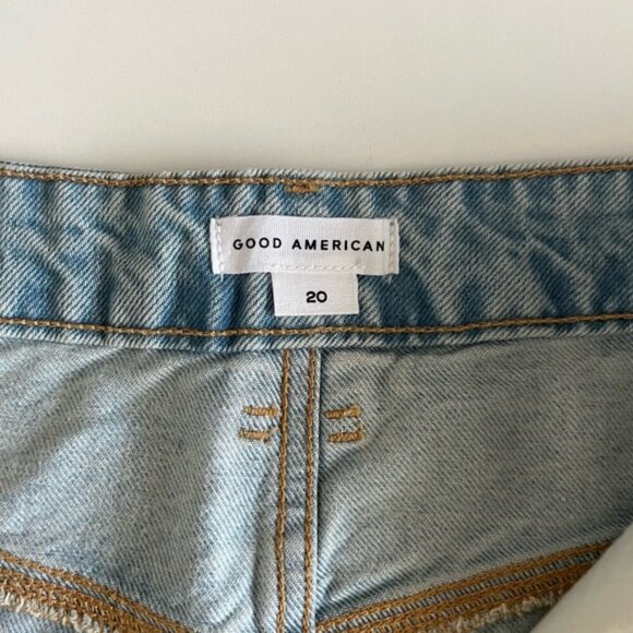 Good American - Women's Bermuda Denim Shorts - Indigo473. Size: 20. NWT. (1852) - Picture 7 of 16